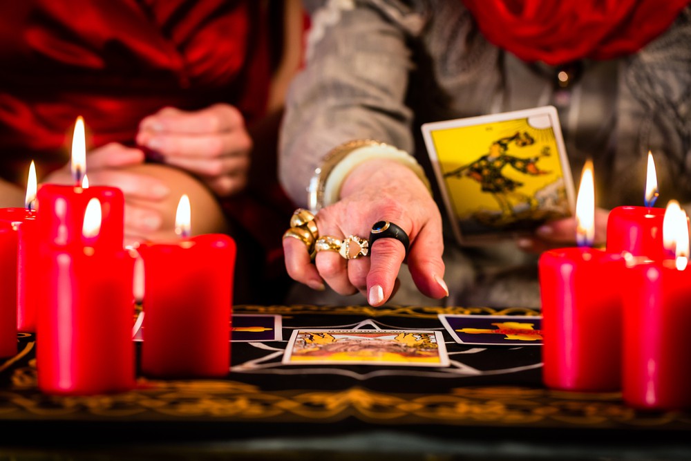 Tarot: Foto: © Kzenon / shutterstock / #361944542